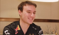 九游娱乐网页-包含TSM险胜LGD，Rekkles高光表现的词条