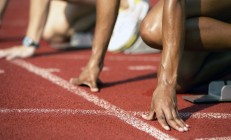 九游体育-赛道与球场的双城记，F1年度争冠焦点战与湖人轻取雄鹿的胜利哲学