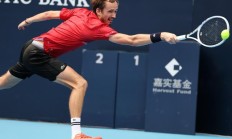 九游娱乐网页-法国网球队险胜日本网球队，梅德韦杰夫统治全场的简单介绍