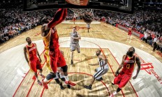 九游娱乐app下载-孤星闪耀难敌群鹿奔腾，杜兰特空砍50+雄鹿团队篮球完胜篮网