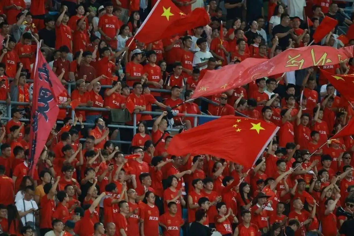 关于女足运动员表现亮眼,赛场上燃烧激情的信息 关于女足运动员表现亮眼,赛场上燃烧激情的信息