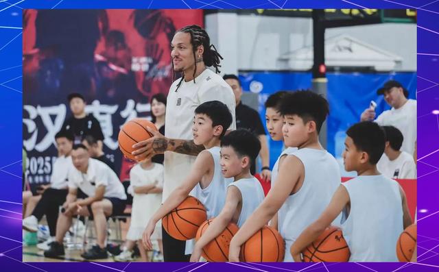 球场上的激情篮球对抗将全球粉丝沉浸其中的简单介绍 球场上的激情篮球对抗将全球粉丝沉浸其中的简单介绍