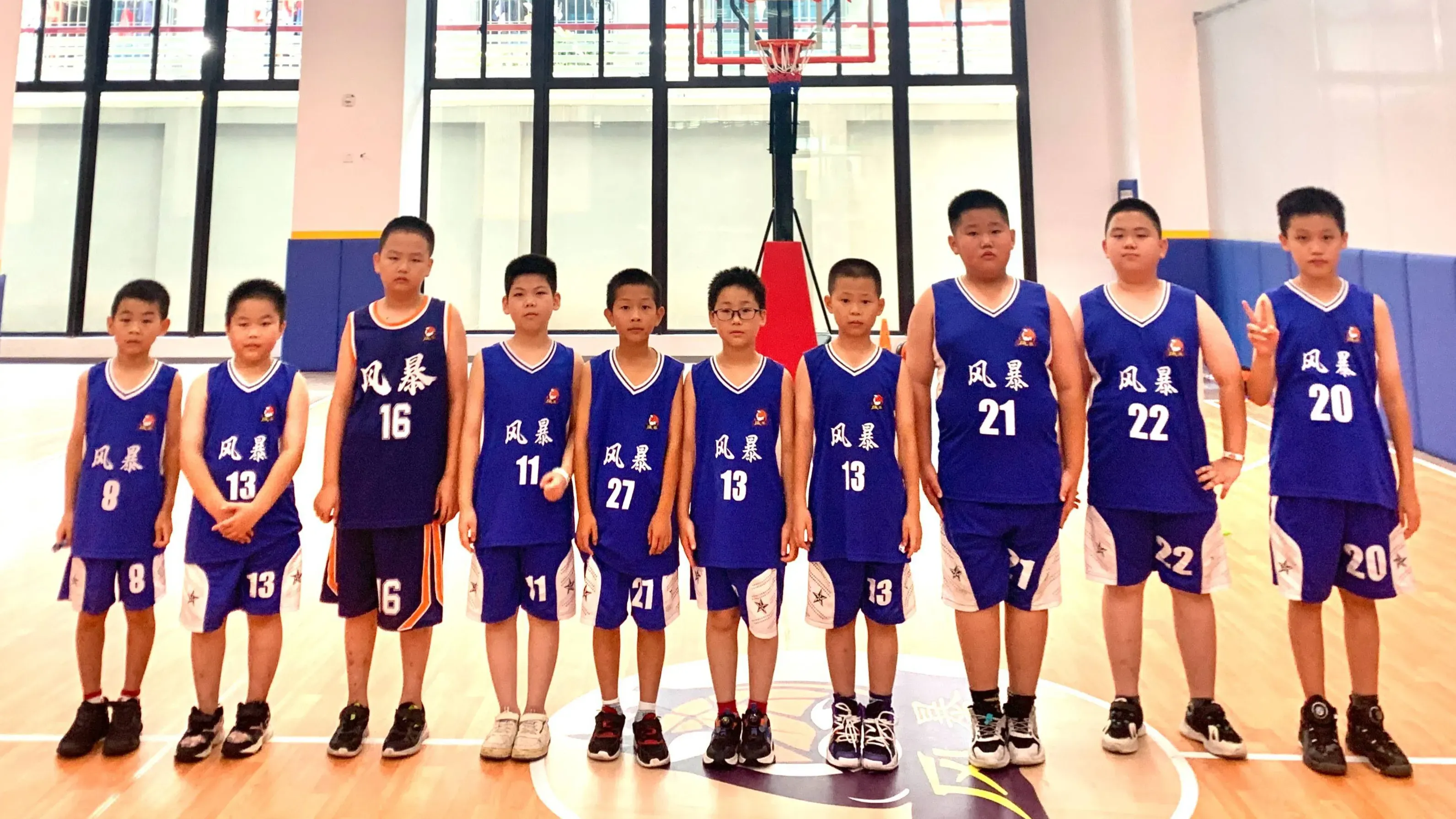 球场上的激情篮球对抗将全球粉丝沉浸其中的简单介绍 球场上的激情篮球对抗将全球粉丝沉浸其中的简单介绍