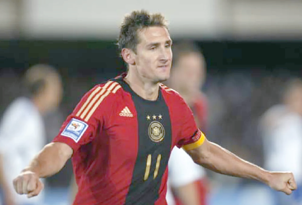 德国力克加拿大,本泽马完成帽子戏法 德国力克加拿大,本泽马完成帽子戏法