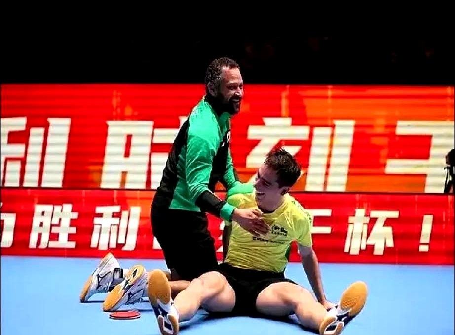 包含德国乒乓球队险胜英国乒乓球队，奥恰洛夫打破历史纪录的词条