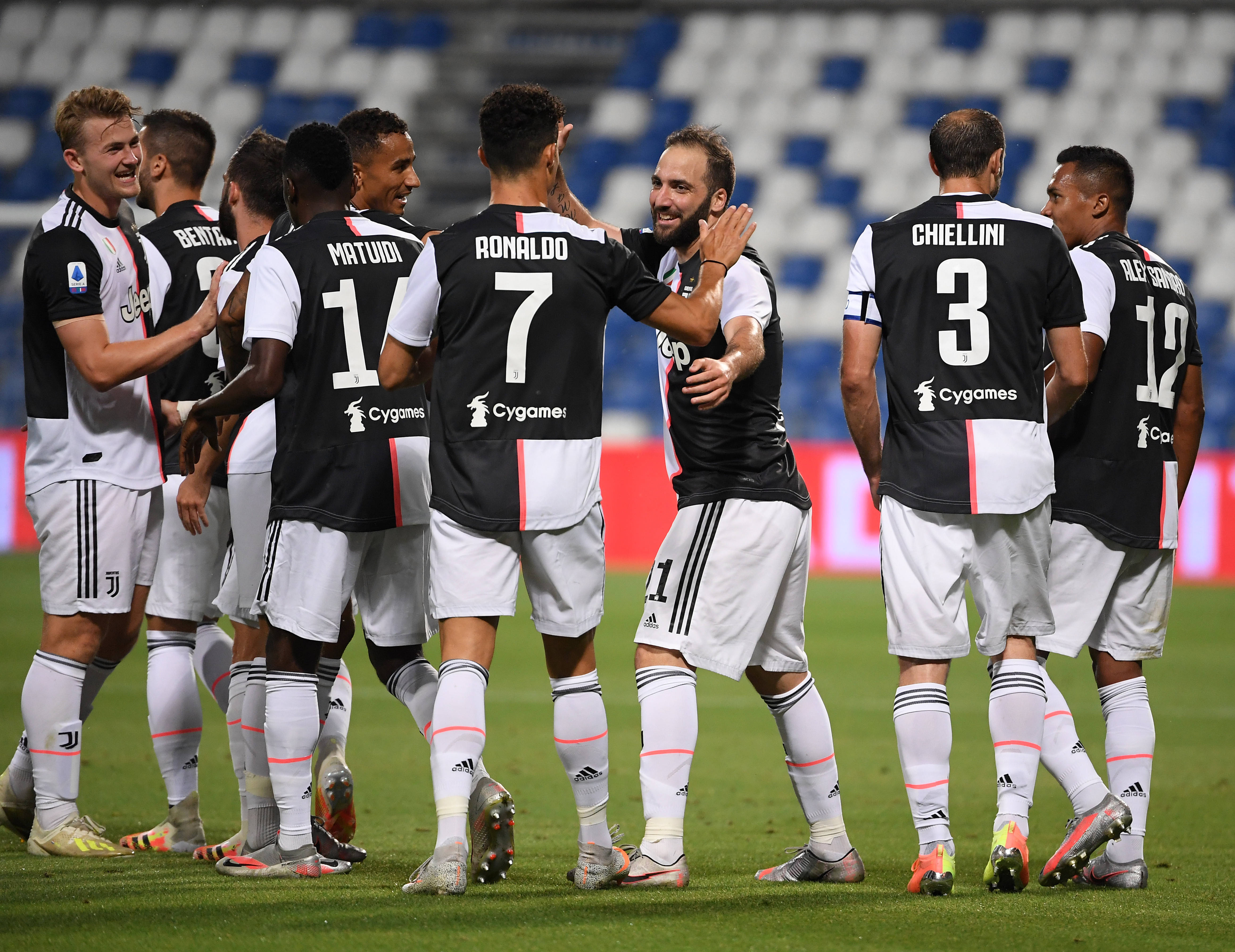 尤文图斯客场逆转,提前晋级淘汰赛 尤文图斯客场逆转,提前晋级淘汰赛
