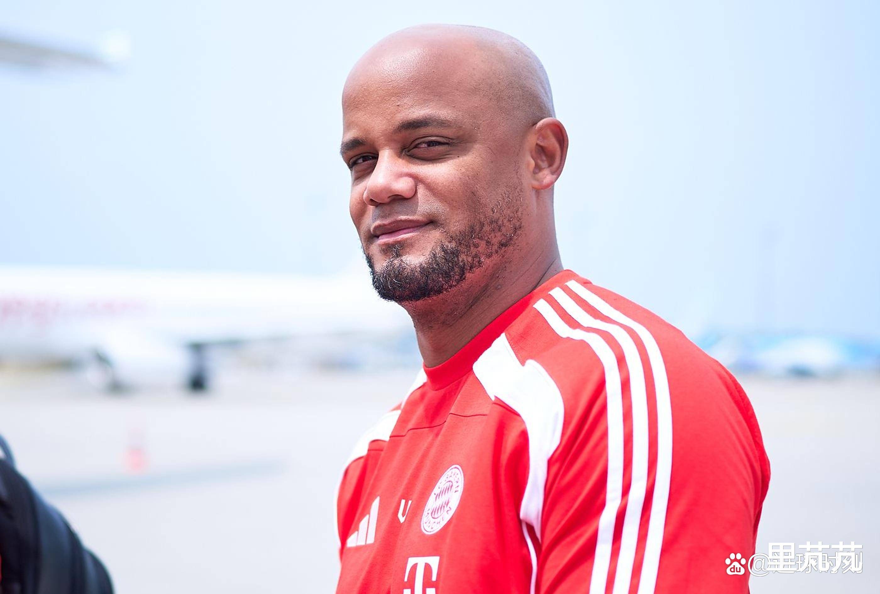 包含拜仁慕尼黑主力中场突然退役，引发球迷唏嘘的词条