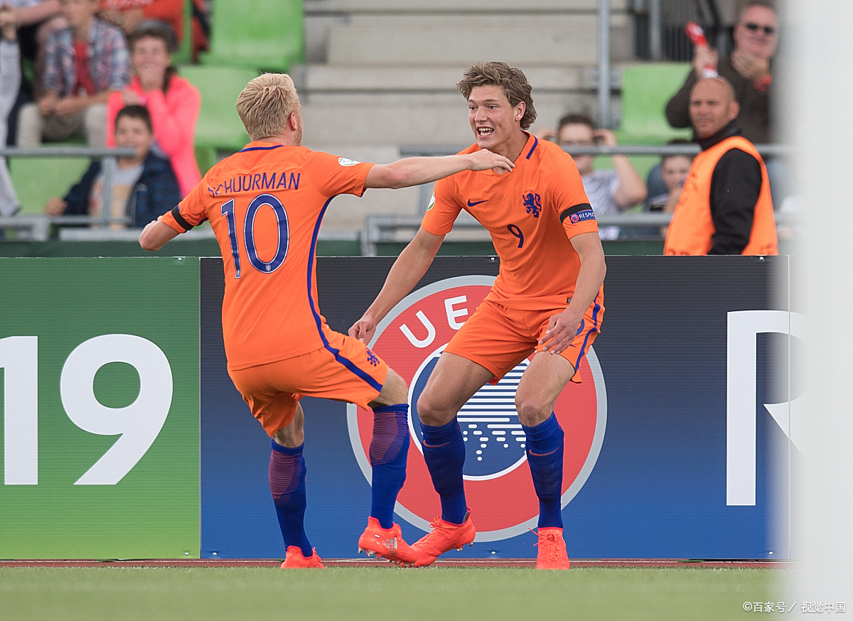 汉堡球员因伤下场,对球队影响不容忽视 汉堡球员因伤下场,对球队影响不容忽视