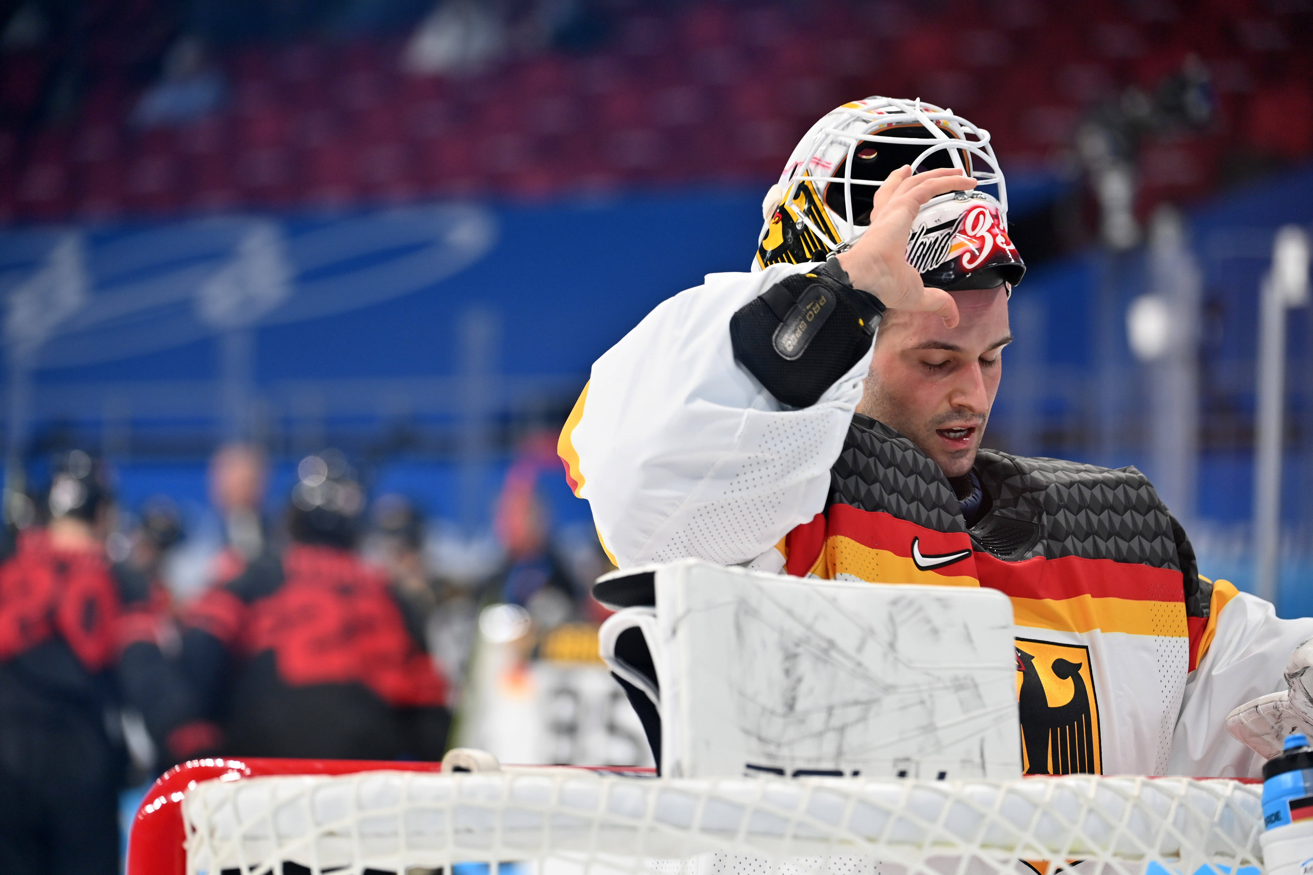 瑞典冰球队实现历史性突破，露出笑容的简单介绍