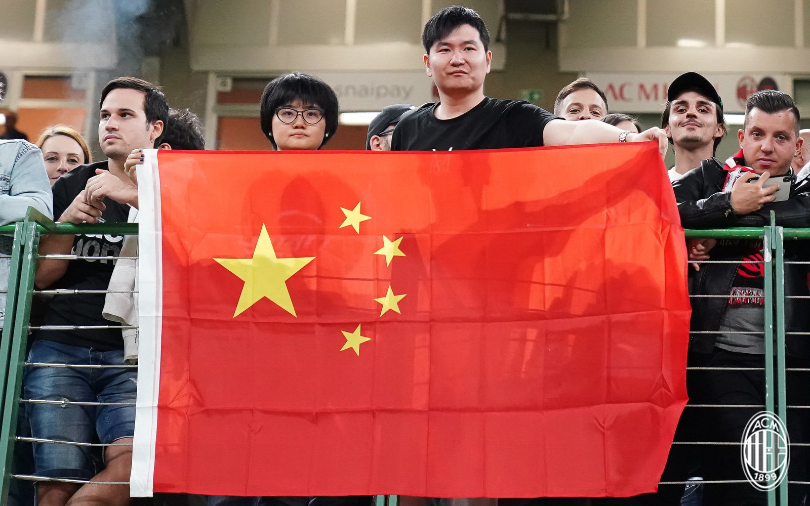 包含中国轻取国际米兰,范戴克状态火热的词条 包含中国轻取国际米兰,范戴克状态火热的词条