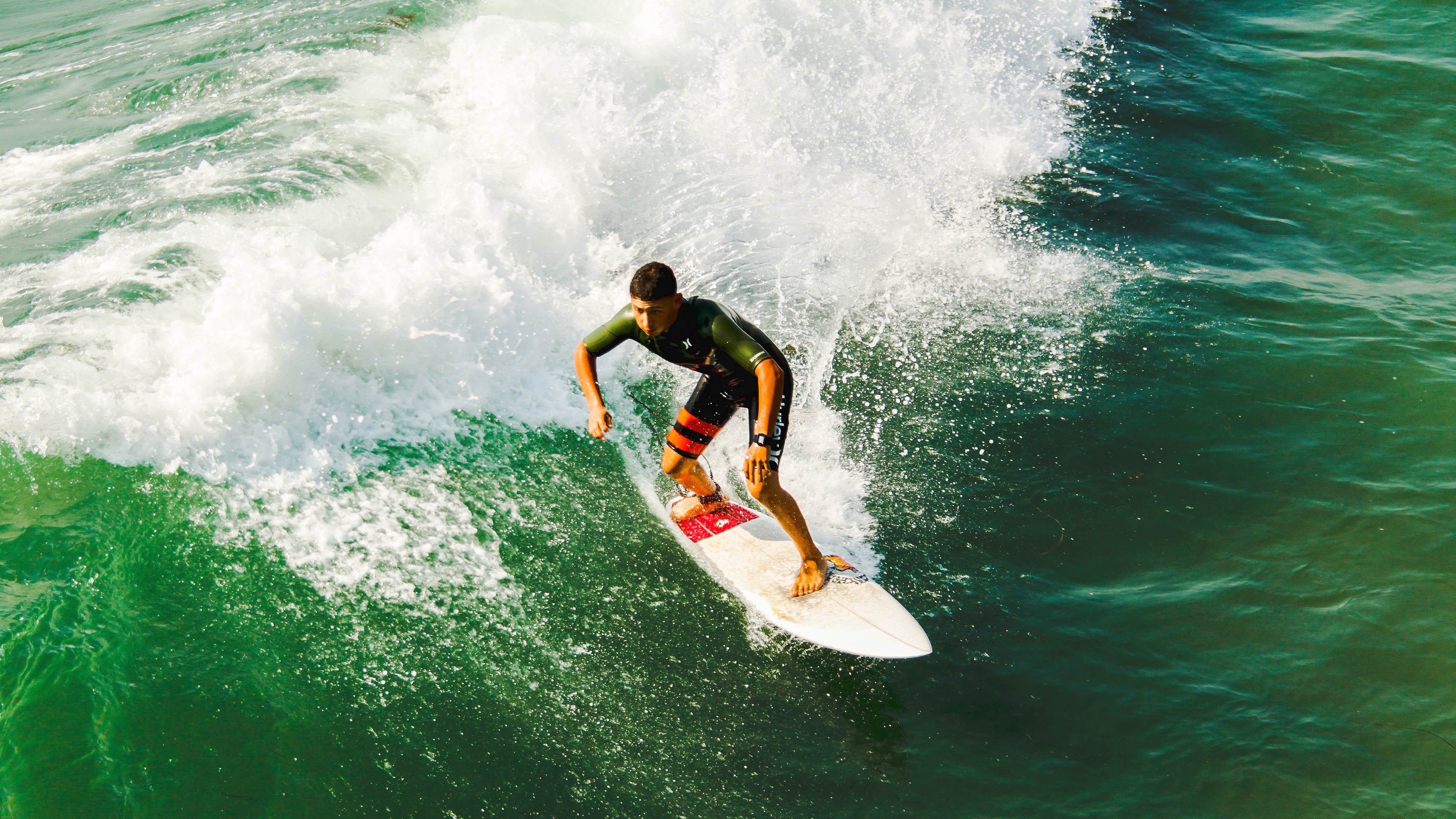 冰火双城记，吉林火力跨洋压制马刺，哈利伯顿德甲之夜独舞争冠