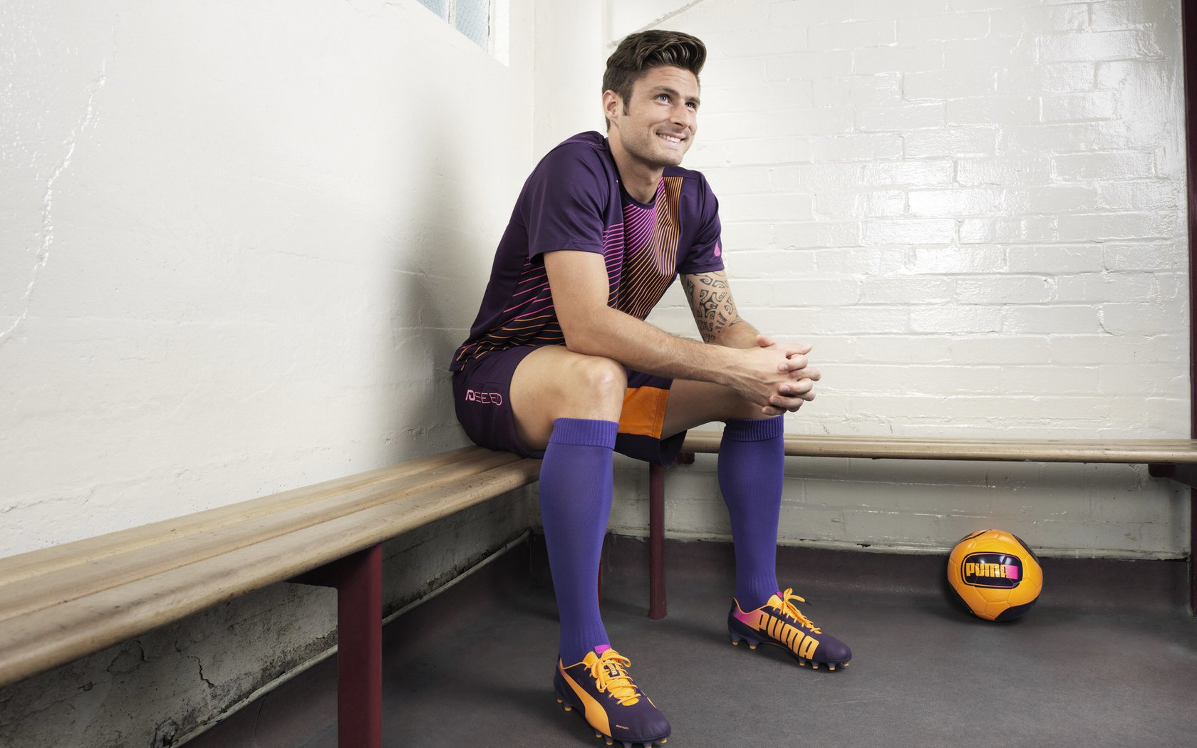 掘金险胜上海队，浓眉成为关键先生