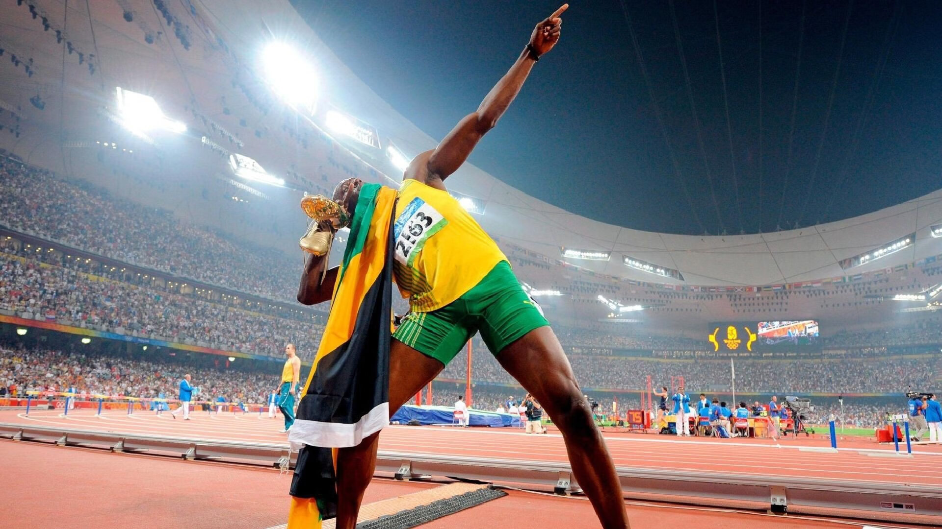 赛道与球场的双城记,F1年度争冠焦点战与湖人轻取雄鹿的胜利哲学